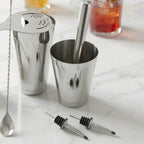 8-piece Boston shaker cocktail set detail view