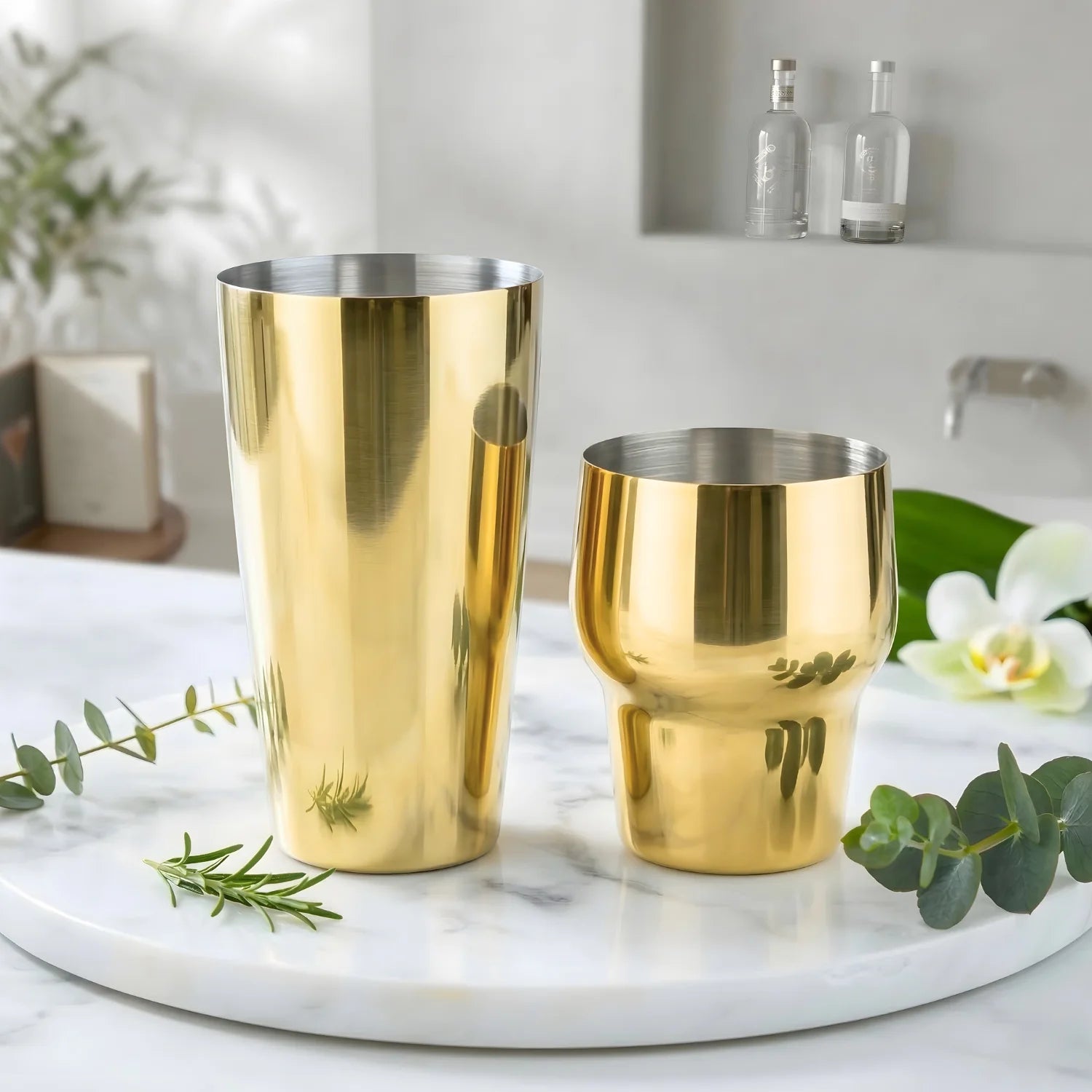 Gold Parisian shaker detail